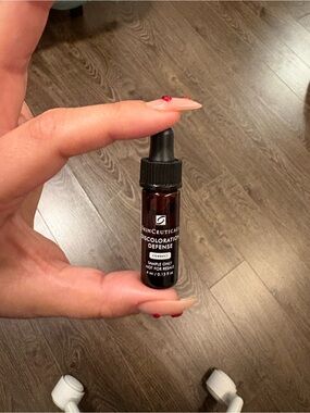 SkinCeuticals Discoloration Defense Correcting Serum SAMPLE, 4ml